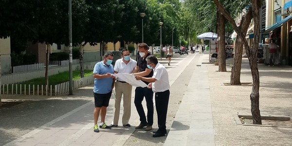 El Ayuntamiento de Sevilla mejorará el acceso al mercado de abastos de Pino Montano con obras en la calle Tapiceros para resolver problemas de evacuación del agua de lluvia y garantizar la accesibilidad con un presupuesto de casi 52.000 euros
