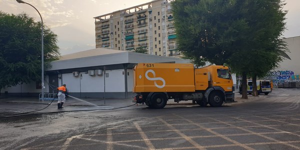 El Ayuntamiento de Sevilla prolonga dos días el cierre preventivo del mercado de Las Palmeritas en una decisión coordinada con la Junta de Andalucía hasta que concluya la investigación clínico-epidemiológica