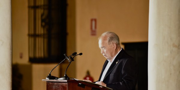El Ayuntamiento de Sevilla rendirá homenaje a Manuel Herrera, exdirector de la Bienal de Flamenco y pregonero en la última edición