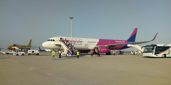 El Ayuntamiento destaca el impulso a los mercados turísticos de la Europa Central y del Este que supone el estreno de la conexión aérea directa de Wizz Air entre Sevilla y Bucarest