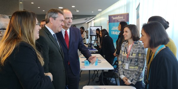 El Ayuntamiento destaca la consolidación de la Feria de Empleo del Polígono Sur y refuerza este año los dispositivos de formación, orientación e inserción laboral para el barrio