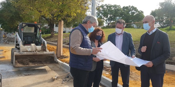El Ayuntamiento ejecuta dos inversiones por un importe de 360.000 euros para reforzar la movilidad peatonal y ciclista y mejorar viarios en Reina Mercedes y Heliópolis