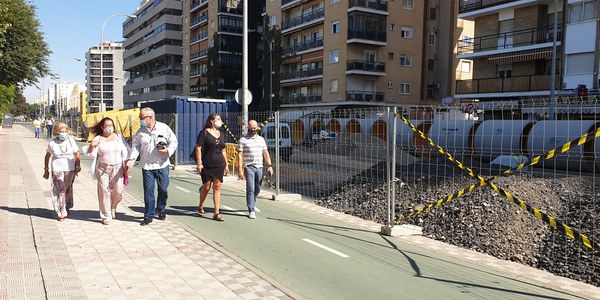 Primera fase de las obras por un importe de 2,1 millones de euros en la calle Santa Fe en Los Remedios dentro del programa de inversiones en el Distrito