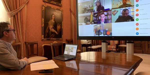 El Ayuntamiento habilita otras 100 plazas para personas sin hogar al habilitar una instalación deportiva junto con Cruz Roja y La Caixa y pone colegios a disposición de la Junta de Andalucía para atender la garantía alimentaria de menores sin recursos