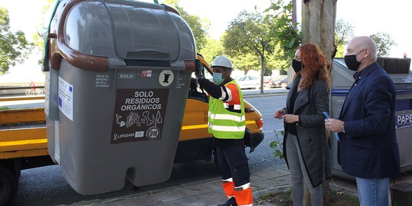 El Ayuntamiento implanta el sistema de recogida de biorresiduos en siete zonas del distrito Macarena tras una inversión de 400.000 euros financiada a través del programa europeo EDUSI