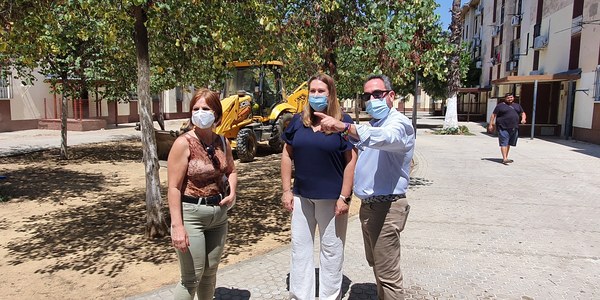 El Ayuntamiento inicia una nueva inversión en el Polígono Sur con la remodelación de la plaza del Ideal Andaluz donde se eliminarán barreras arquitectónicas, se plantará arbolado y se instalarán aparatos biosaludables