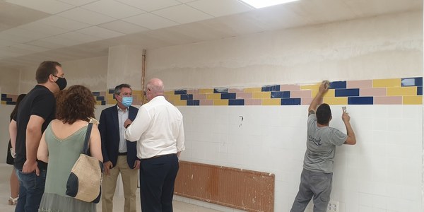 El Ayuntamiento invierte 150.000 euros en el CEIP Mariana de Pineda que iniciará el curso con nueva aula matinal, aseos reformados, ampliación del comedor y aulas para atención especial
