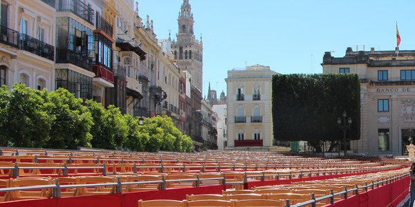 El Ayuntamiento ofrece 232 plazas diarias en sillas y palcos de la Carrera Oficial destinadas a personas con diversidad funcional y sus acompañantes para la Semana Santa de 2020