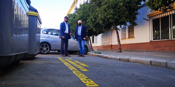 Nuevo sistema de señalización en más de 800 puntos de recogida de residuos de Lipasam para concienciar sobre el reciclaje y sobre el abandono de basura fuera de los contenedores