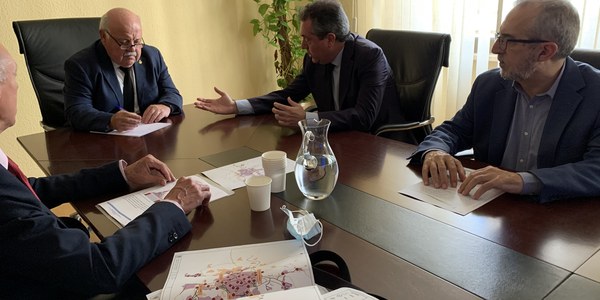 El Ayuntamiento propone a la Junta un plan conjunto de contención ante un posible rebrote de la COVID 19 que incluye un sistema diseñado por Emasesa para la detección del virus en las aguas residuales