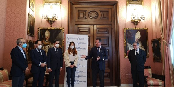 El Ayuntamiento realizará una aportación adicional de 45.000 euros al Banco de Alimentos para completar las necesidades de los hogares en los próximos meses y en el marco del acuerdo social alcanzado por los grupos políticos