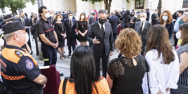 El Ayuntamiento recuerda a las víctimas de la COVID-19 con un acto de homenaje con motivo del Día de San Fernando en el que también se ha reconocido la labor de la plantilla municipal en esta pandemia