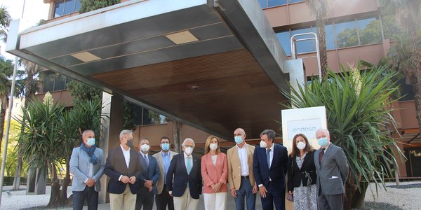 El Ayuntamiento reivindica la importancia de la arquitectura moderna en la configuración del conjunto del patrimonio de la ciudad durante un acto de reconocimiento de los profesionales al edificio de la sede de Endesa en Sevilla