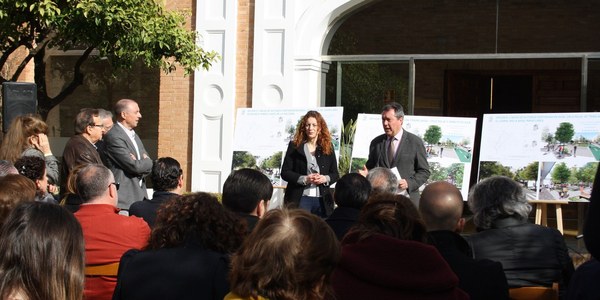 El Ayuntamiento transformará la Avenida de la Cruz Roja en una calle con limitación 30 kilómetros hora con plataforma única y zonas verdes que garantizará la circulación del transporte público y bicis y que incluirá una plaza pública frente al CEIP Arias Montano