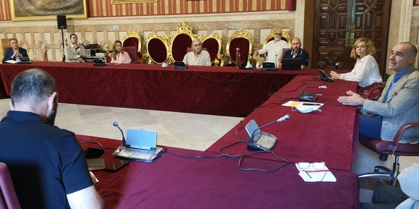 El Ayuntamiento y entidades culturales de la ciudad mantienen un encuentro de trabajo para avanzar en una agenda cultural conjunta y variada de cara a los meses de verano