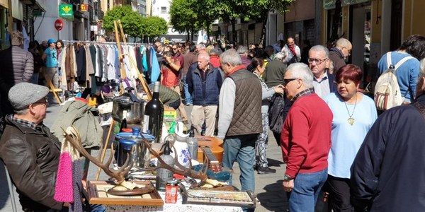 El Ayuntamiento y la asociación de vendedores acuerdan la reanudación del Mercadillo del Jueves con un 50% de los puestos