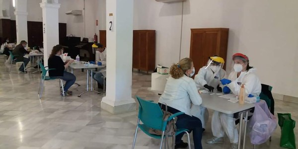 El Ayuntamiento y la Junta alcanzan un acuerdo para la realización de forma conjunta de los test serológicos al personal municipal que trabajará en los colegios antes del inicio del curso escolar