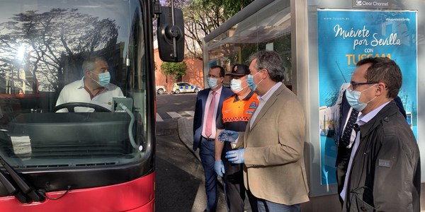 El comité municipal para la COVID 19 acuerda repetir mañana el dispositivo de control y reparto de mascarillas en el transporte público y destaca el cumplimiento generalizado de la orden ministerial entre los usuarios de Tussam