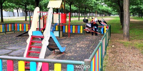 El dispositivo municipal registra un amplio cumplimiento del decreto de alarma en las salidas infantiles, reparte 2.000 mascarillas y refuerza el control de parques infantiles y zonas verdes