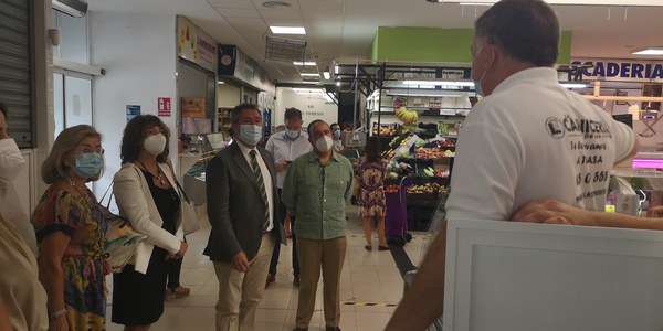 El Mercado de las Palmeritas estrena nuevo sistema de climatización y eficiencia energética y el Ayuntamiento estudiará medidas compensatorias y de impulso de la actividad tras el cierre durante parte de agosto por la COVID 19