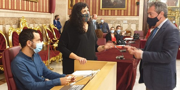 El Pleno aprueba por unanimidad la puesta en marcha de un sistema de pago personalizado y a la carta de impuestos y tasas municipales para hogares, autónomos y empresas que alivia los efectos de la crisis