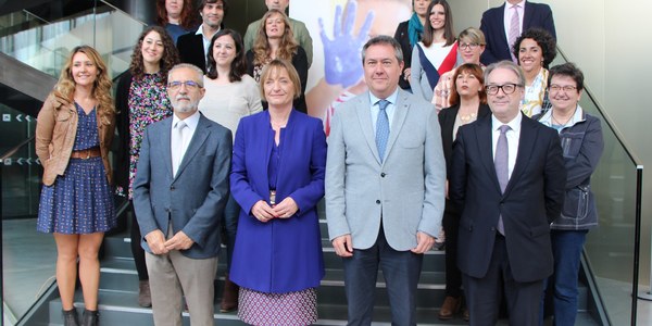 El programa CaixaProinfancia atendió el año pasado a 3.862 menores sevillanos para ayudarlos a salir de la exclusión social y mejorar sus oportunidades con la colaboración de entidades sociales y el Ayuntamiento