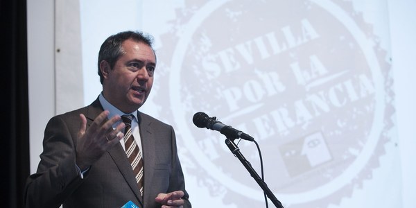 Espadas insta a la Junta de Andalucía a no dejar caer a Abengoa y su plantilla