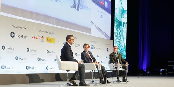 Espadas propone al empresariado local mayor implicación en la estrategia turística, crear un órgano técnico de “cogestión” de ingresos adicionales que se obtengan por pernoctaciones  y ayudar a las zonas rurales de la provincia contra la despoblación