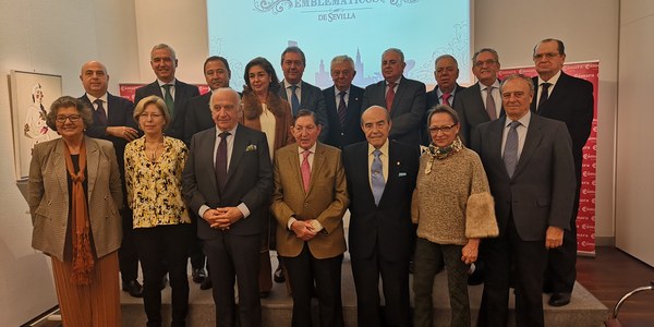 La Cámara de Comercio y el Ayuntamiento reconocen a otros  14 establecimientos emblemáticos de la ciudad y firman un protocolo para impulsar  líneas de apoyo a estos negocios