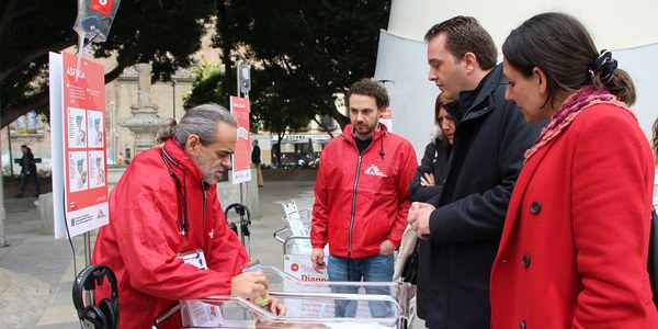 La Plaza de la Encarnación acoge hasta el próximo jueves ‘Superbebés’, una campaña multisensorial de Médicos Sin Fronteras, con la colaboración del Ayuntamiento de Sevilla, sobre los primeros minutos de vida en crisis humanitarias