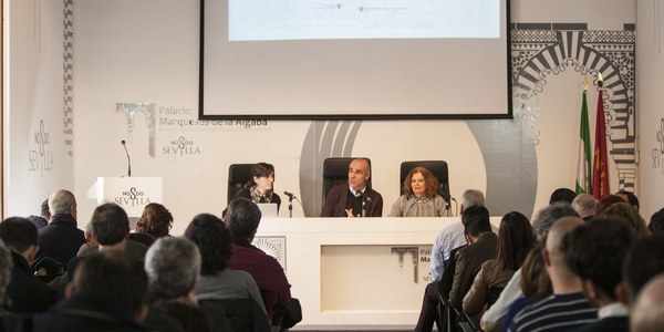 La Plaza del Hangar de Sevilla Este contará con nuevas zonas verdes y juegos infantiles, más iluminación e itinerarios peatonales accesibles tras una inversión de 773.000 euros