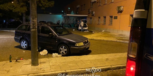 La Policía Local de Sevilla interpuso 294 denuncias por consumo de bebidas en espacios públicos y por no usar mascarilla durante el dispositivo de esta madrugada que contó con 85 agentes
