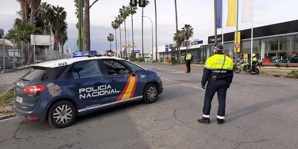 La Policía Local formula 49 denuncias por infracciones al decreto de estado de alarma y refuerza los controles en las salidas de la ciudad para evitar desplazamientos durante el fin de semana