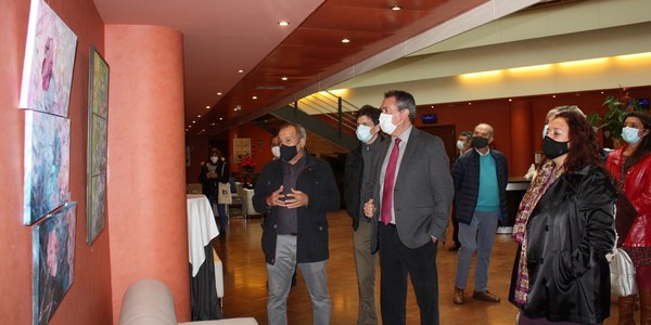 Los artistas del Paseo de Arte organizan una exposición colectiva con fines solidarios que cuenta con el apoyo del Distrito Triana