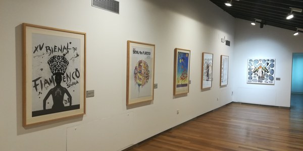 Los nombres y los carteles de la historia de la Bienal se muestran de forma permanente en el Centro Cerámica Triana