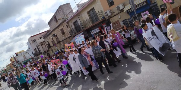 Miles de personas participan en la I Andadura de Torreblanca con motivo del 8M Día de la Mujer