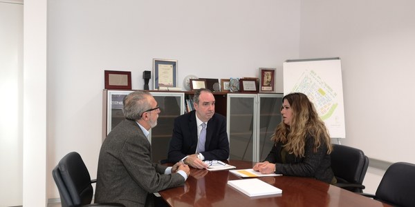 El Ayuntamiento impulsa un plan de acción para la mejora de las plazas y espacios públicos del Polígono Sur con implicación de todos los servicios municipales