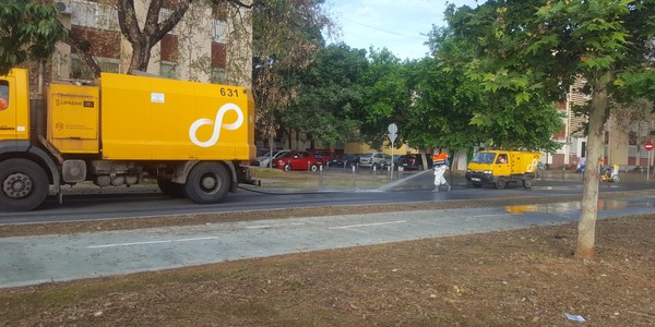 El Ayuntamiento inicia un plan progresivo de ampliación de espacios para peatones durante los fines de semana y reforzará los baldeos con desinfectante a través de Lipasam