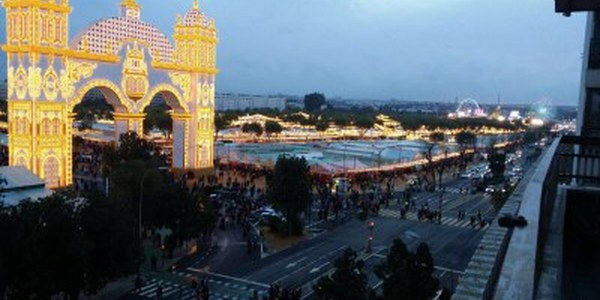El Ayuntamiento abre el plazo del concurso de ideas que sirvan de base para el diseño de la portada de la Feria de Abril de 2021 con el objetivo de agilizar todo el proceso administrativo para la construcción de esta estructura efímera
