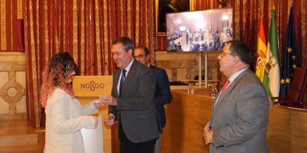 El Ayuntamiento entrega los premios a los mejores expedientes académicos del curso 2017/18 de 36 alumnos de la Universidad de Sevilla y de la Pablo de Olavide