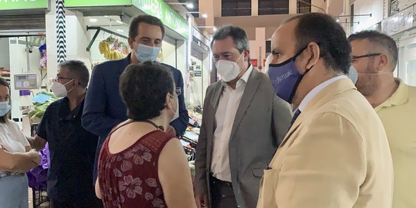 El Ayuntamiento inicia un programa de inversiones en climatización y mejora de la iluminación en cinco mercados de abastos por un importe de 1,1 millones de euros
