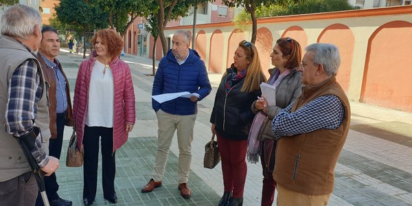 El Ayuntamiento concluye la reurbanización integral de la calle Yakarta en Sevilla Este con una inversión de 180.000 euros que ha incluido la renovación de las redes y la eliminación de barreras arquitectónicas