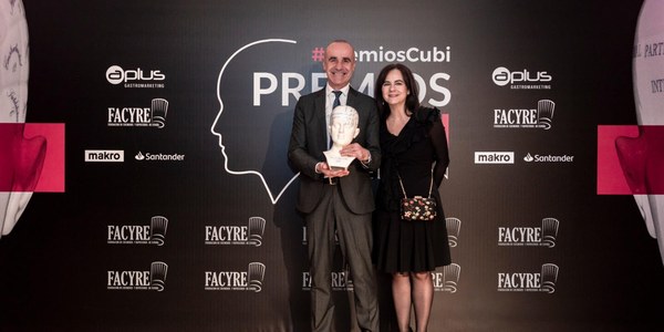Sevilla recibe el premio al Destino Gastronómico por parte de los profesionales de la cocina española de la asociación Facyre al reconocer el apoyo del Ayuntamiento