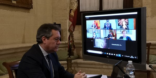 Sevilla y las principales capitales establecen un marco de cooperación ante la crisis sanitaria y proponen medidas para obtener financiación, competencias y capacidad para ejecutar políticas de gasto social, empleo, inversión o mantenimiento de servicios públicos como el transporte urbano