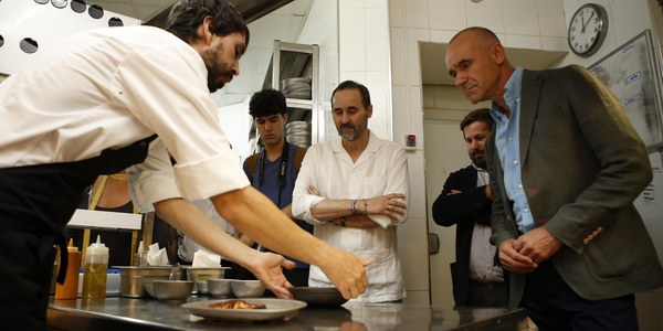 Sevilla y otras cuatro grandes ciudades españolas lanzan con Vueling una campaña conjunta para impulsar el turismo nacional basada en la gastronomía