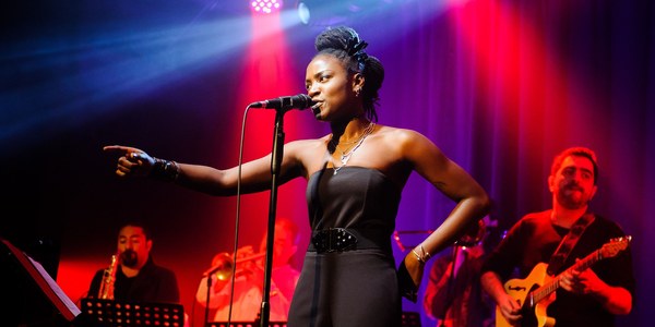 ‘Veraneo en la City’ lleva a Fibes la fusión de jazz, flamenco y funk de ‘Patáx’