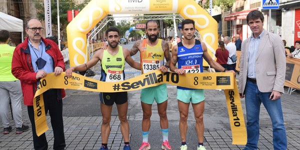 Antonio Jesús Aguilar Conejo y Mamen Ledesma se imponen en la carrera popular Casco Antiguo-CaixaBank en la que Juan Vázquez bate el récord de España Máster 60