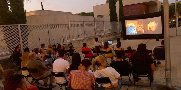 Arranca mañana la programación de los cines de verano en los barrios con un ciclo en el Distrito Norte, al que se sumarán más sesiones en zonas como Sur, Este-Alcosa-Torreblanca, Bellavista-La Palmera o Cerro-Amate