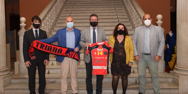 El Ayuntamiento apoya el proyecto del Prointegrada Balonmano Triana que pretende consolidarse en la élite nacional