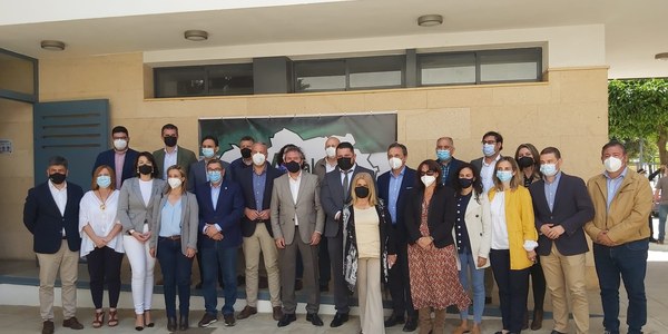 El alcalde de Sevilla participa en una alianza de municipios andaluces para reclamar que el 15% de los fondos europeos de recuperación sean gestionados por los ayuntamientos